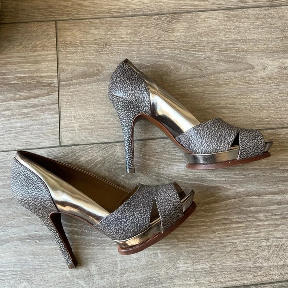 BCBGMAXAZRIA Pebbled Leather Peep Toe Platform Pumps - Picture 13 of 15